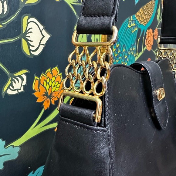 Vintage Valentino Garavani Black Leather Shoulder Bag with Gold Chain - Picture 7 of 14